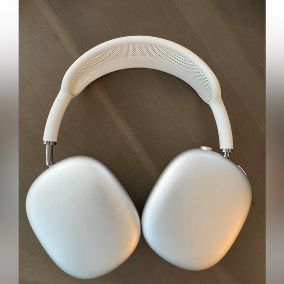 Like New Apple AirPod Max - Picture 3 of 6